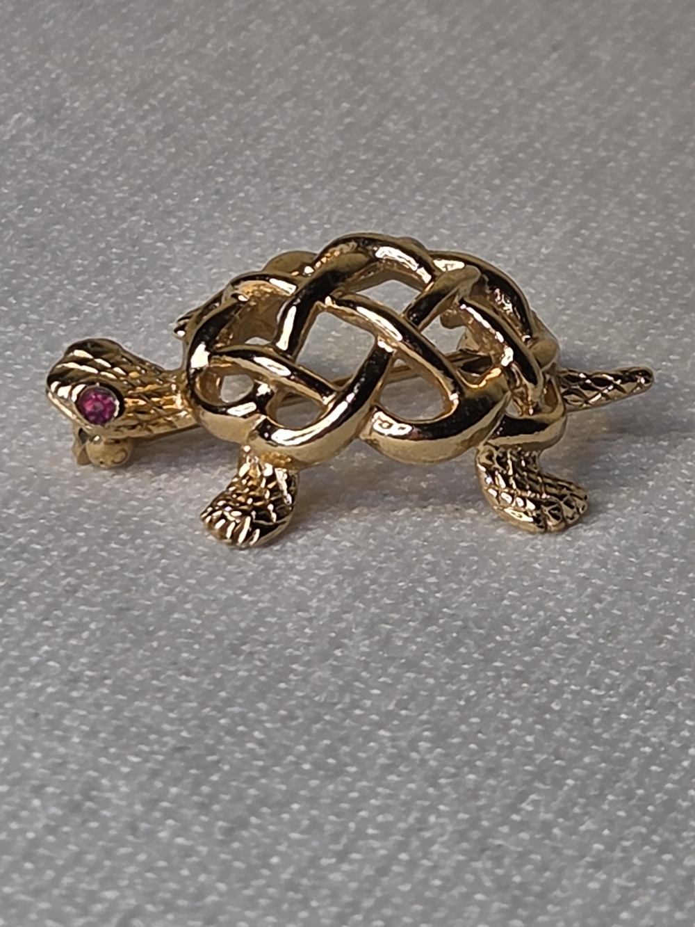 Vintage Signed Napier Gold Tone Turtle Broich Pin Red Eyes